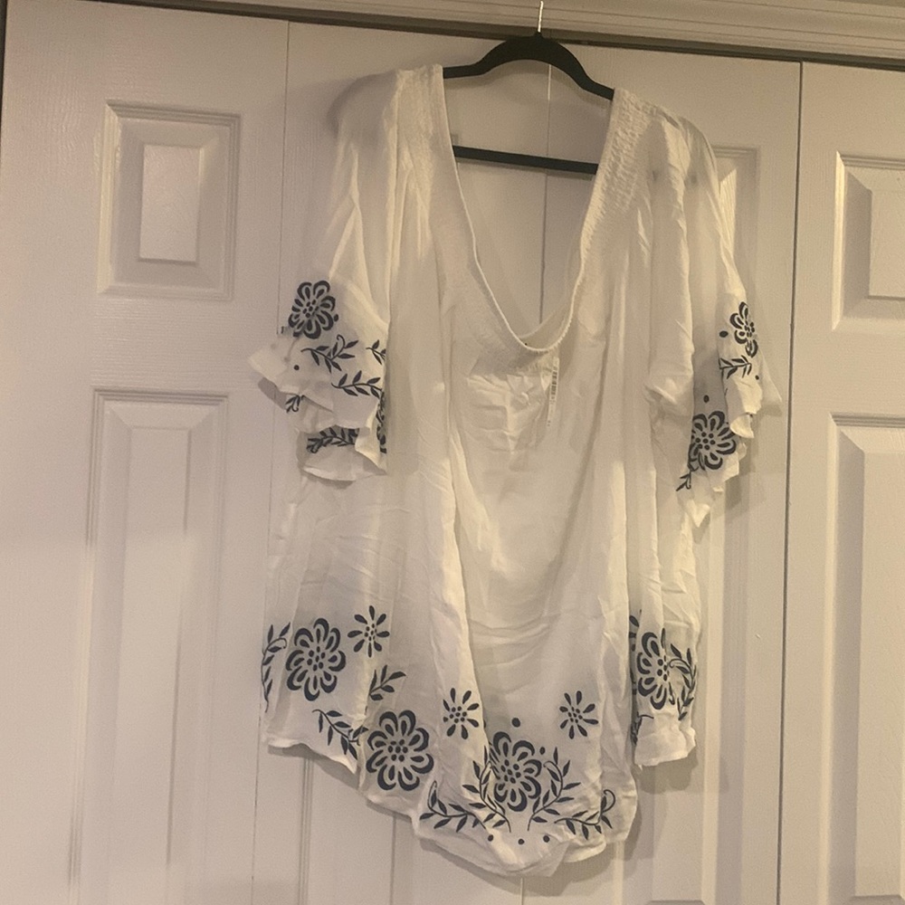 Women’s Torrid BRAND NEW off the shoulder gauze top in size 5.